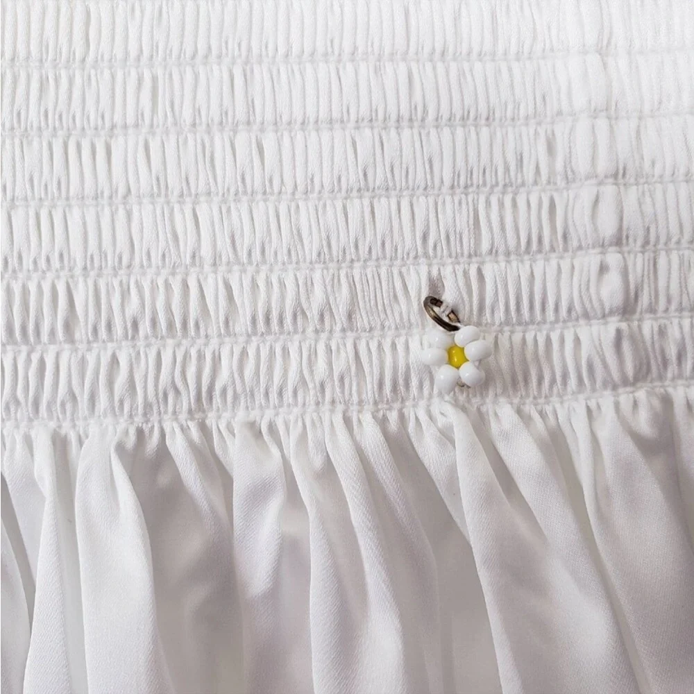 NWT Natural Life Daisy Skort Shorts Medium White Smocked Waist Shiny Lightweight - Picture 6 of 9